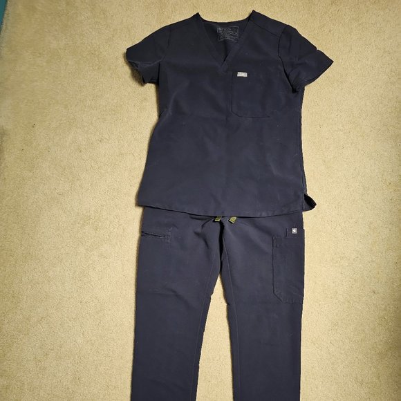 Figs Scrubs - Picture 1 of 3